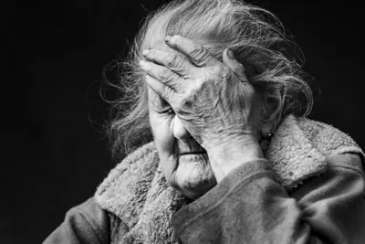 Idosa de 87 anos é encontrada morta sentada em cadeira na área externa de residência em Vilhena